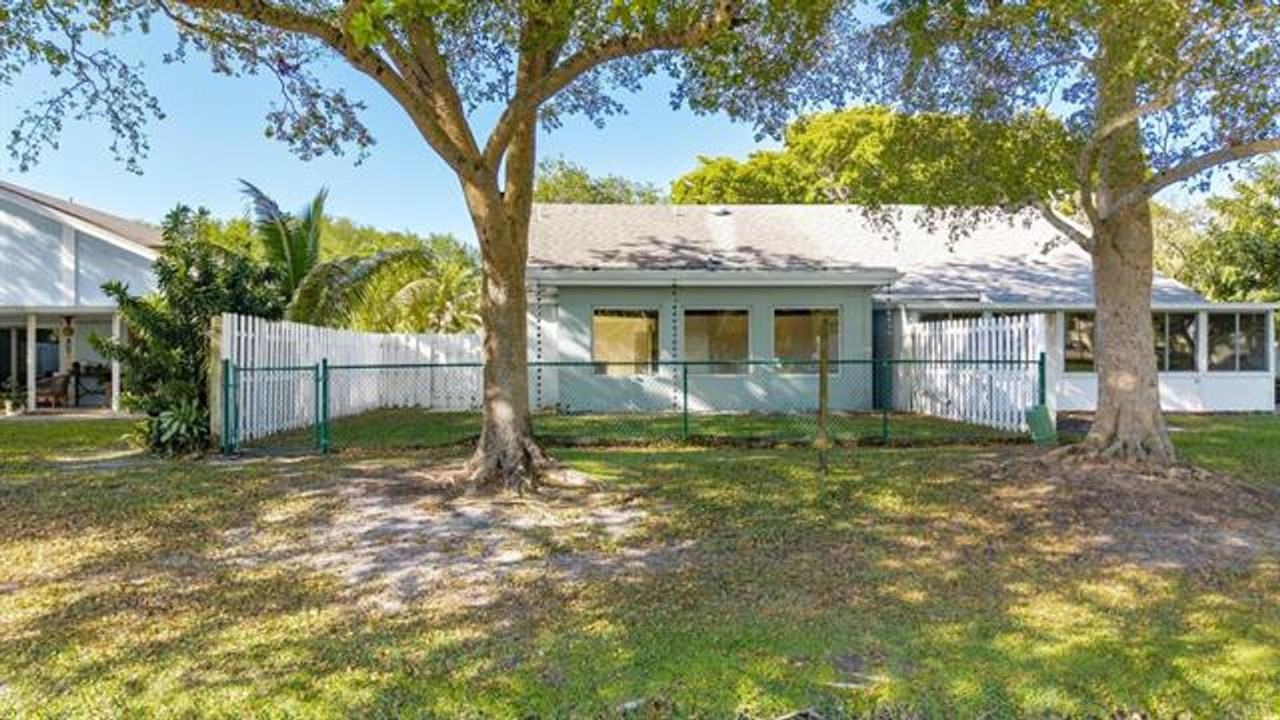 11110 Sw 9th Pl - Photo 4 of 46