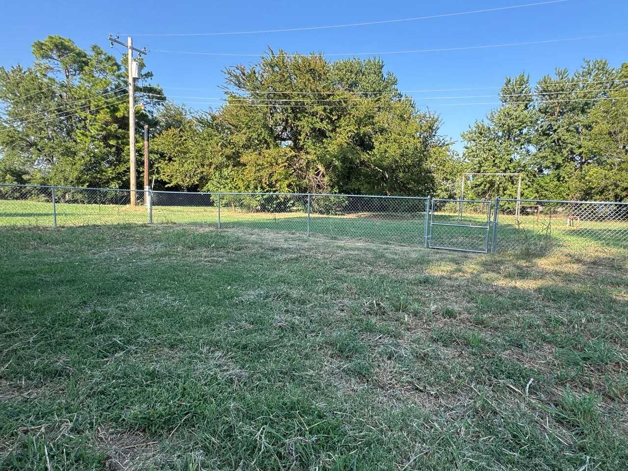 115 S Hillside Rd - Photo 4 of 12