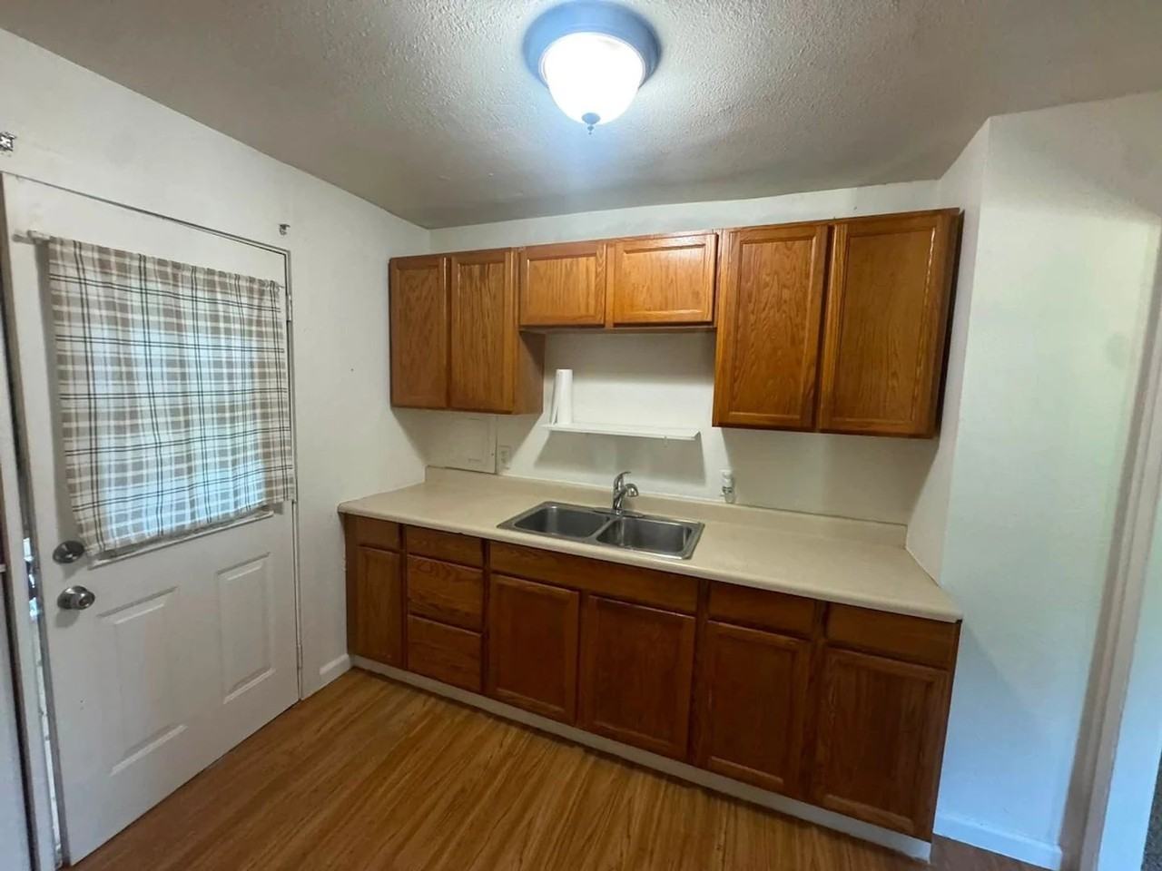 3915 Burwell St - Photo 4 of 7