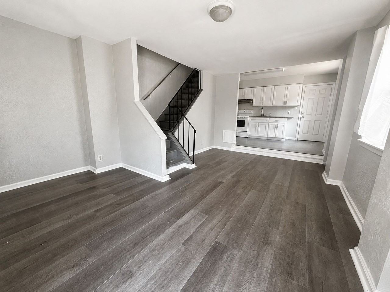 2601 N Sartain St - Photo 2 of 17