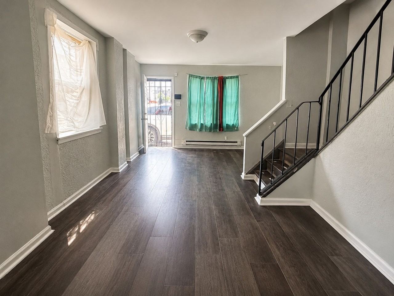 2601 N Sartain St - Photo 3 of 17