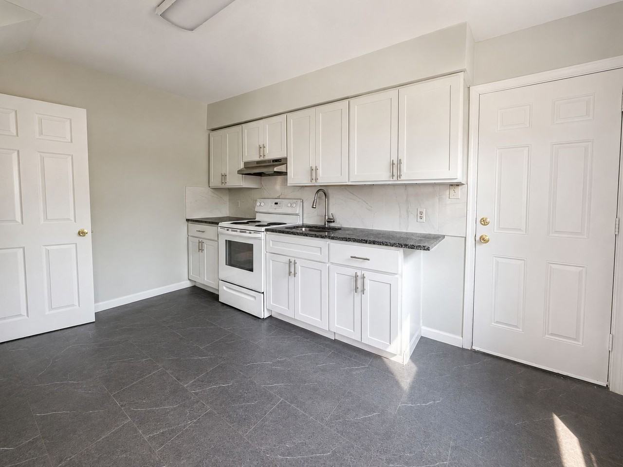2601 N Sartain St - Photo 6 of 17