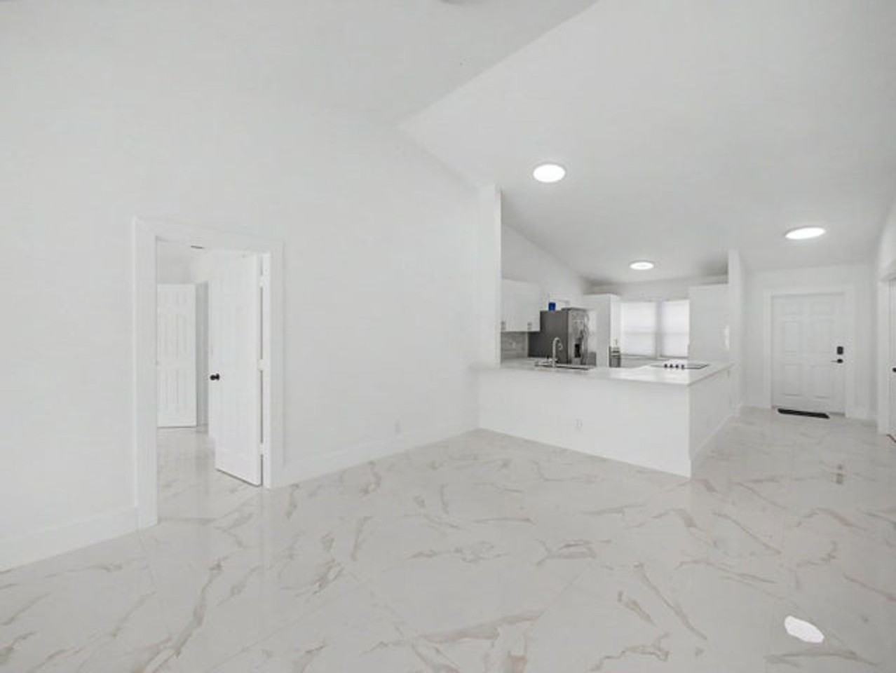 8464 Lake Worth Rd - Photo 5 of 16