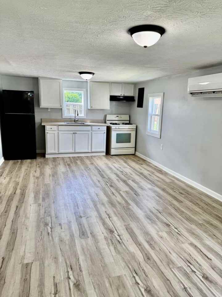 102 Crabtree Dr - Photo 7 of 11