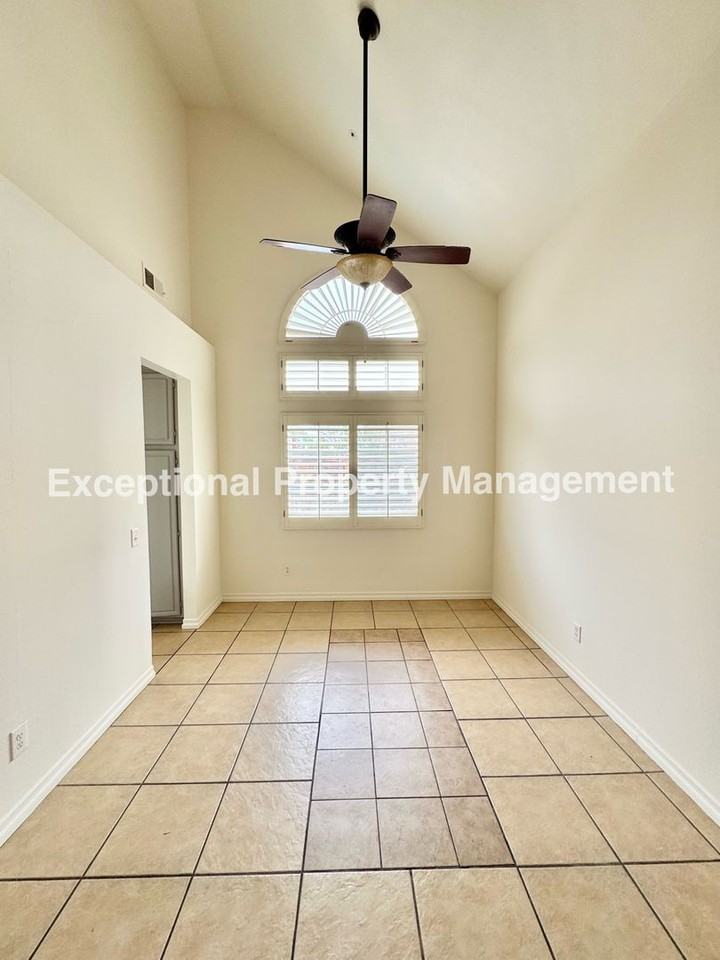 16202 Trailwinds Dr - Photo 4 of 19