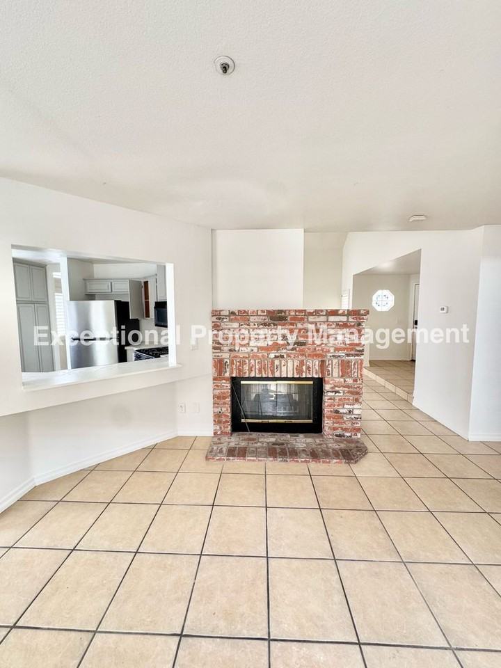 16202 Trailwinds Dr - Photo 6 of 19