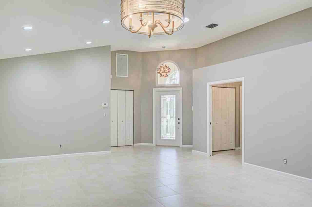 7774 Stirling Bridge Blvd S - Photo 5 of 17