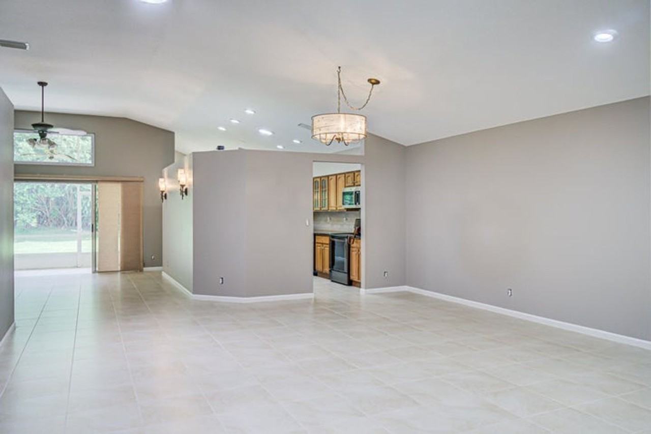 7774 Stirling Bridge Blvd S - Photo 6 of 17