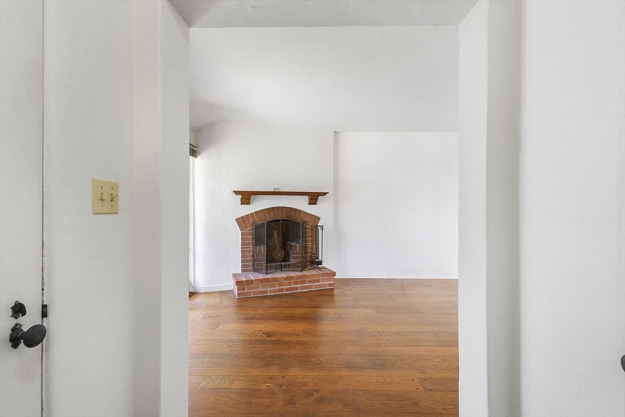 949 Park St - Photo 5 of 16