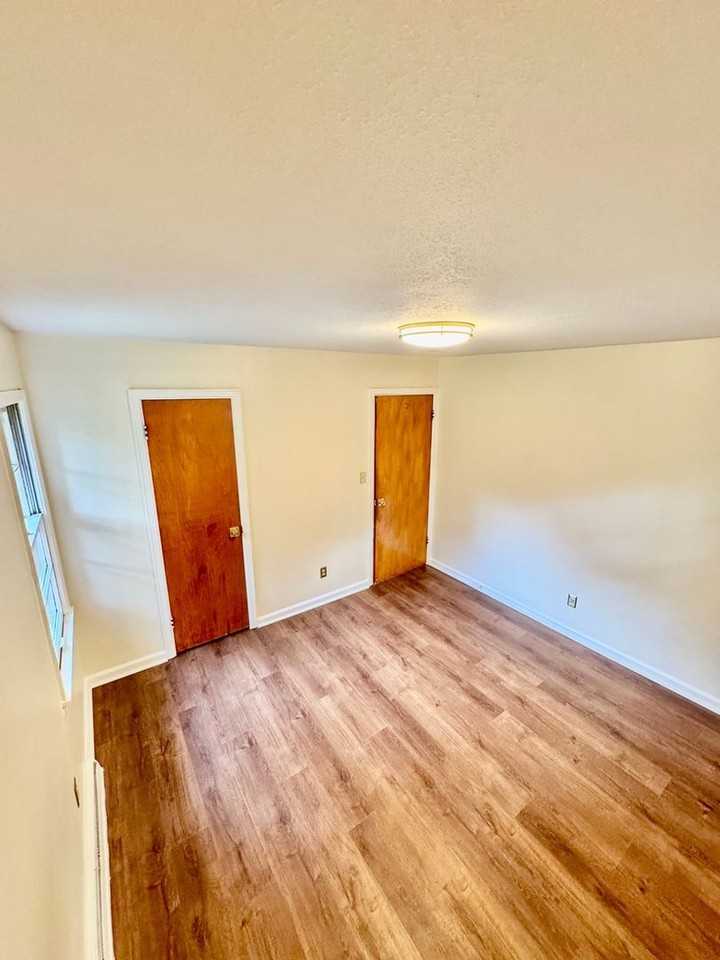 604 N Mantle Ave - Photo 7 of 21
