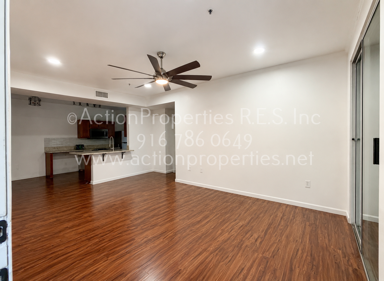 501 Gibson Dr - Photo 4 of 25