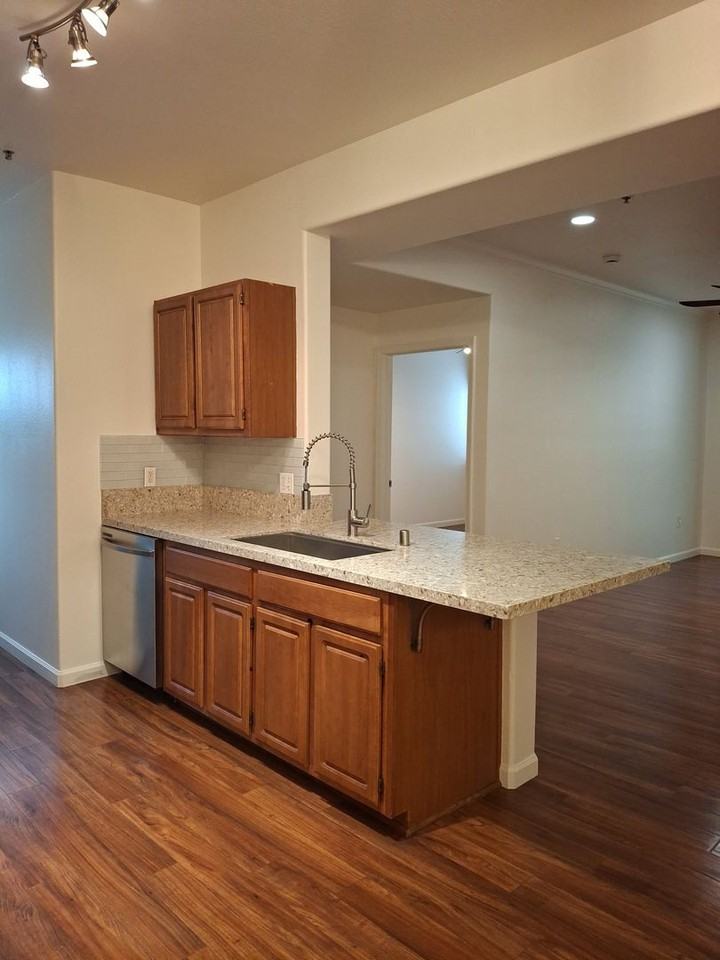 501 Gibson Dr - Photo 5 of 25