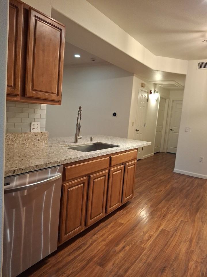 501 Gibson Dr - Photo 6 of 25