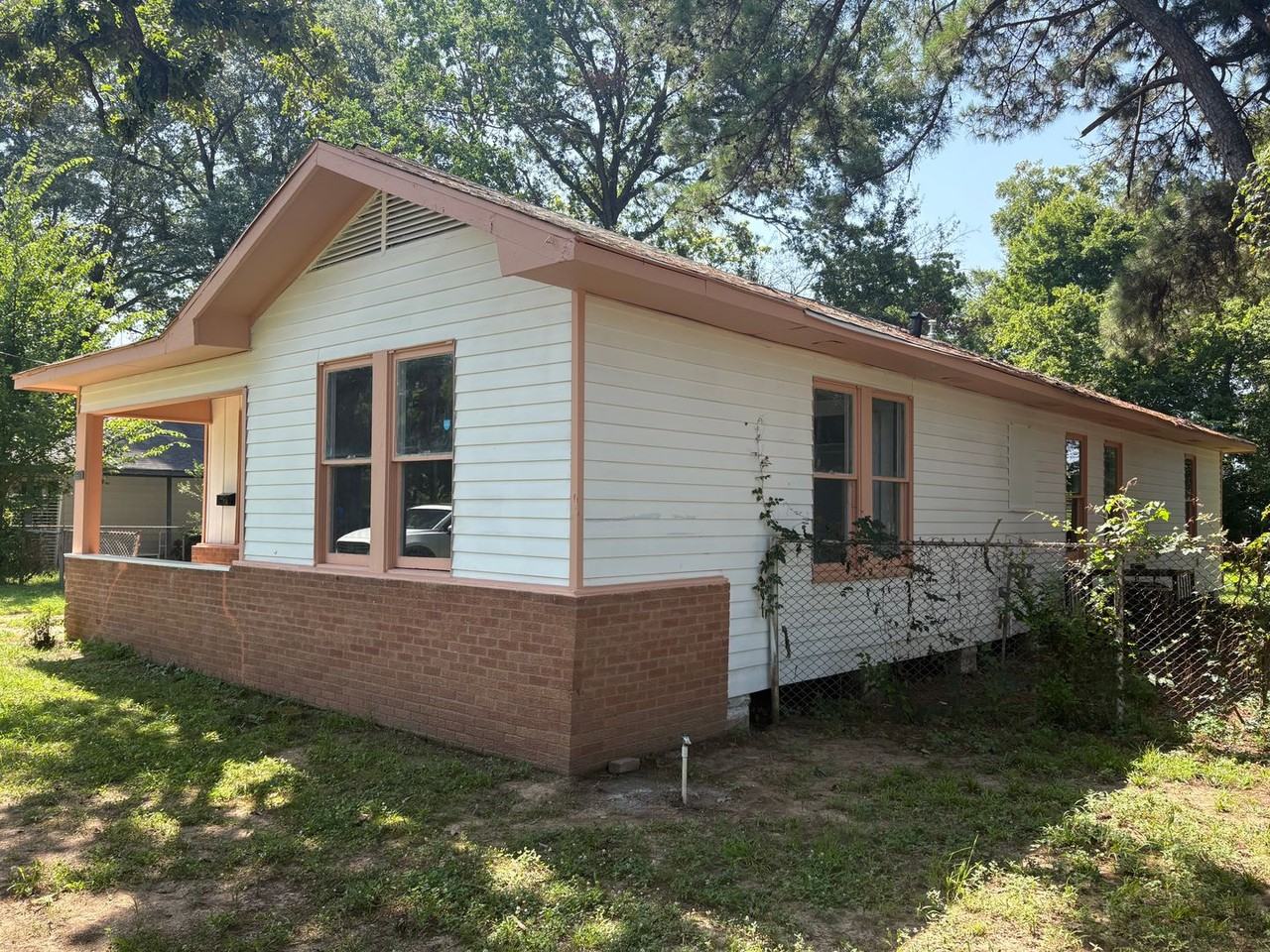 2617 Regent St - Photo 2 of 20