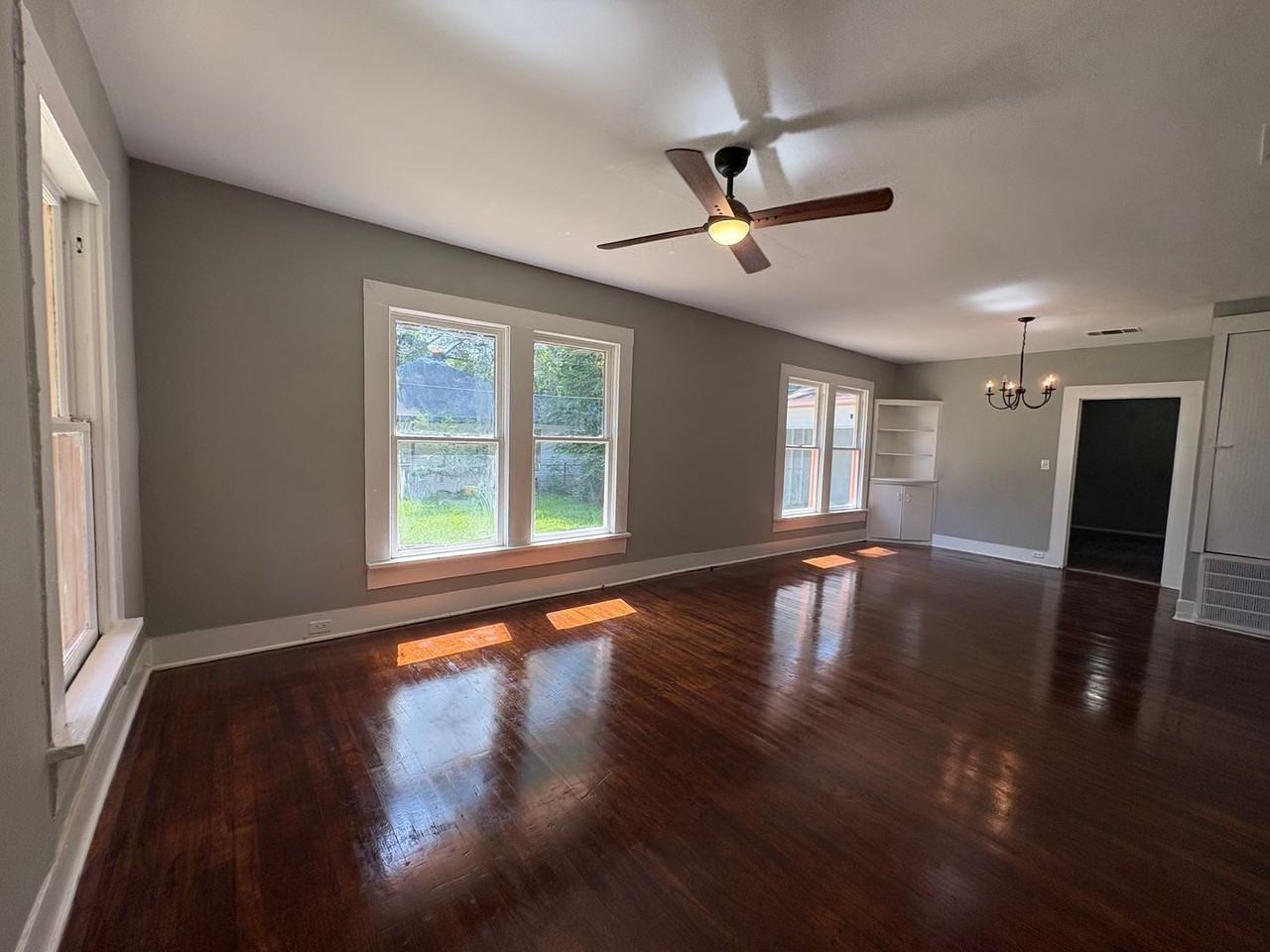2617 Regent St - Photo 6 of 20