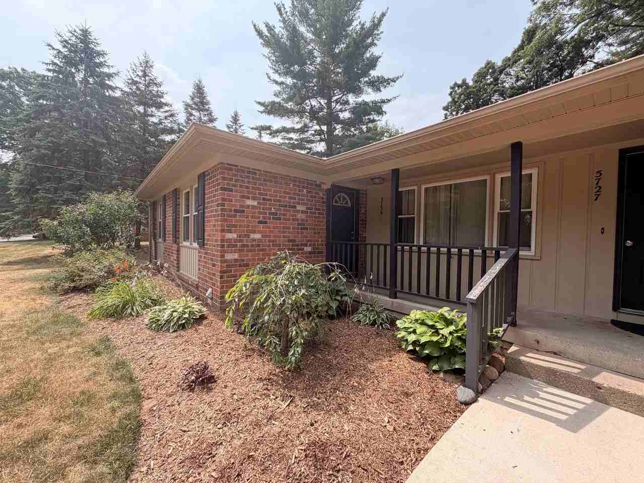 5729 Ridgebrook Ave Se - Photo 3 of 31