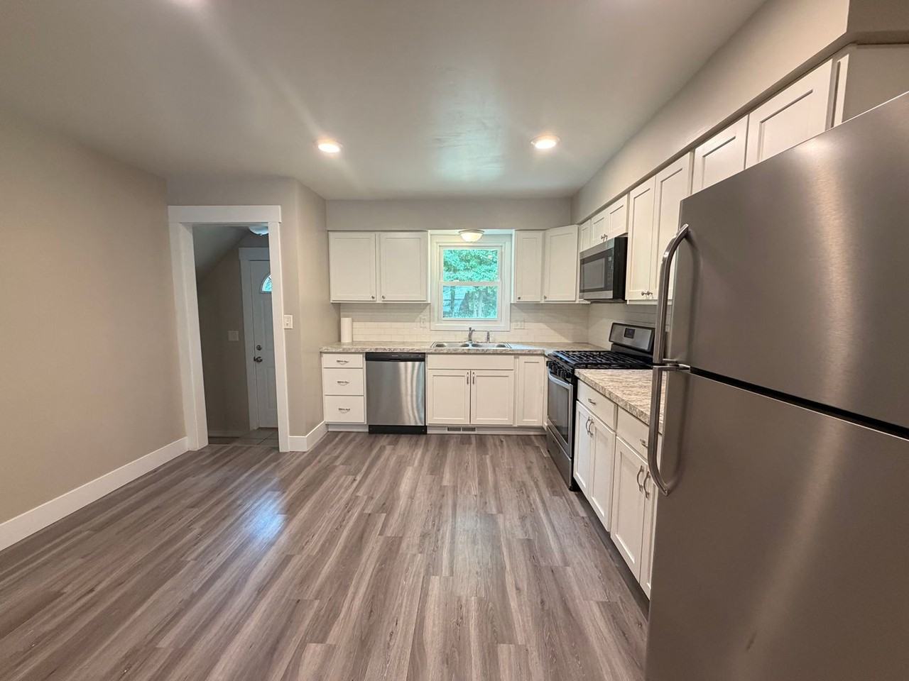 5729 Ridgebrook Ave Se - Photo 7 of 31