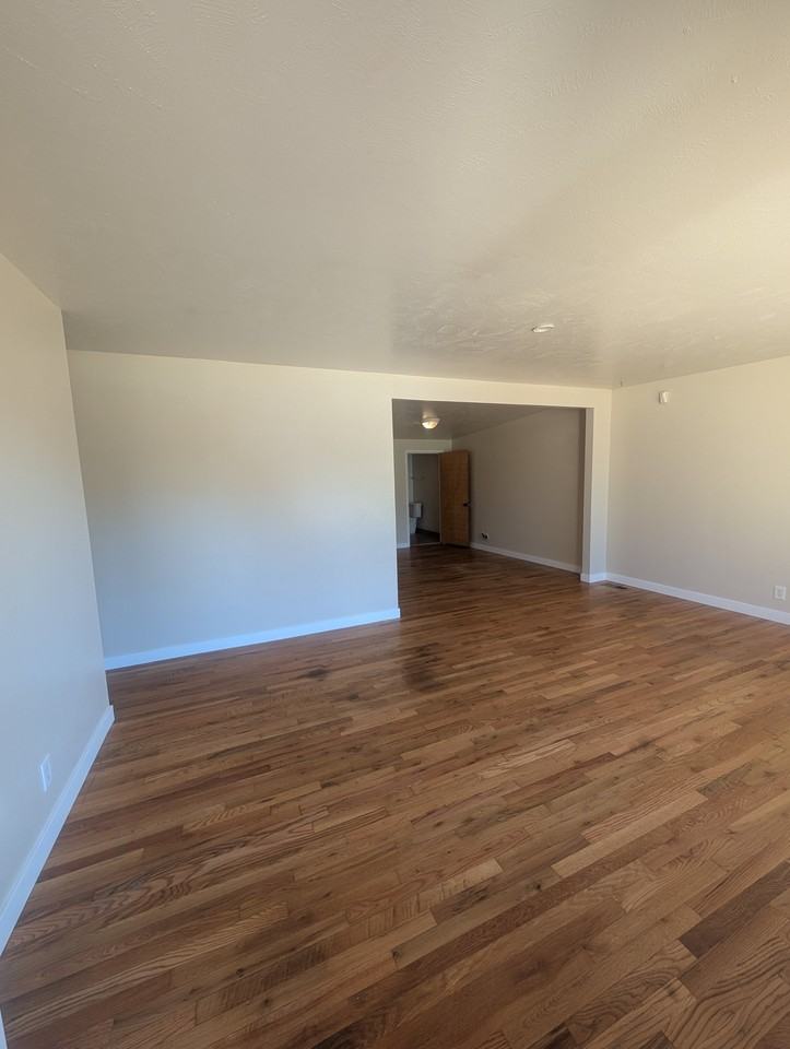 183 Wn - Photo 2 of 12