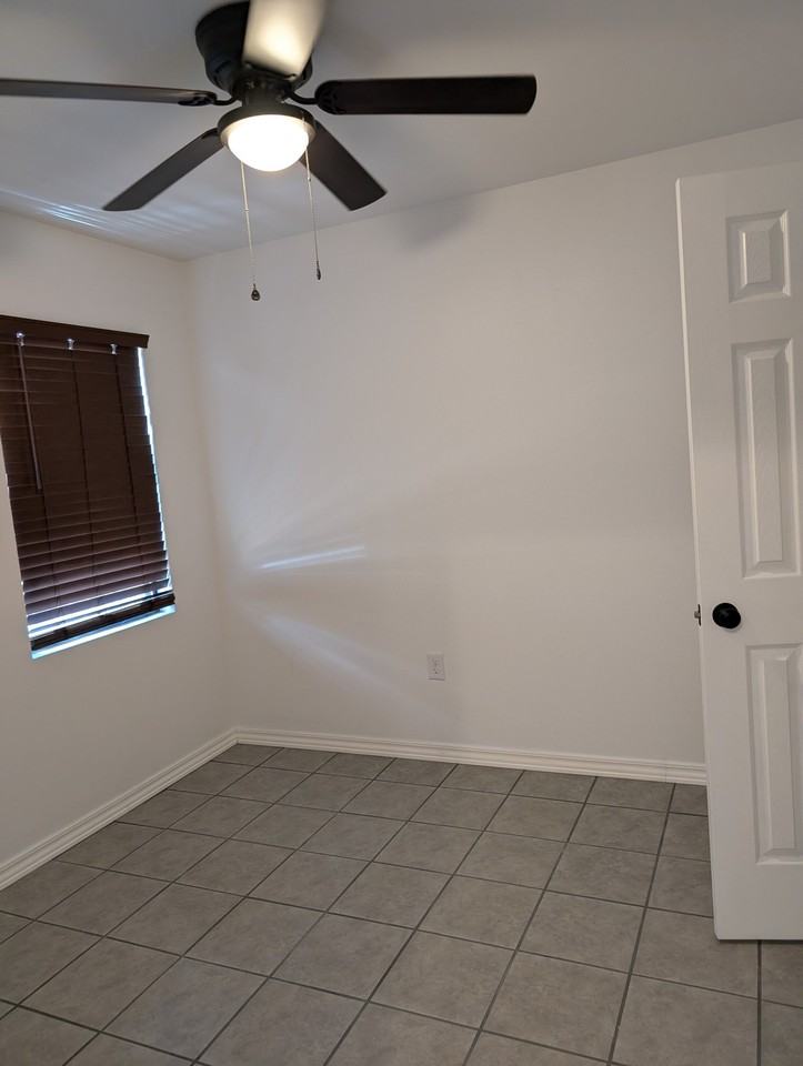 7220 1st St #B - Photo 2 of 4
