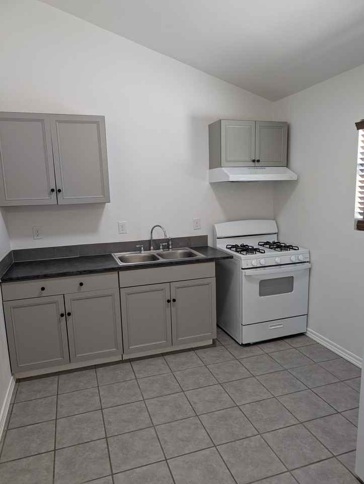 7220 1st St #B - Photo 4 of 4