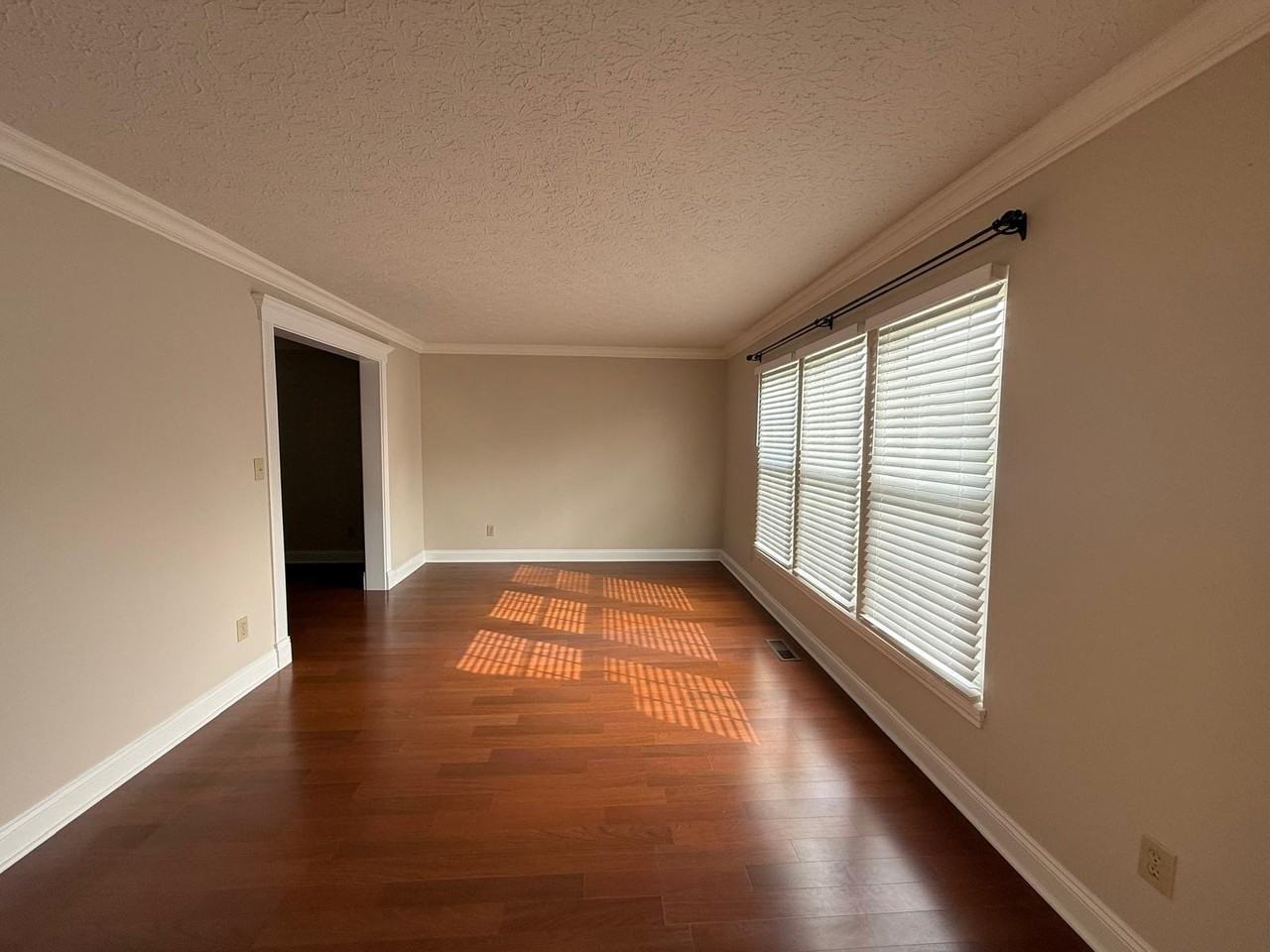 7574 Allenwood Ct - Photo 4 of 50
