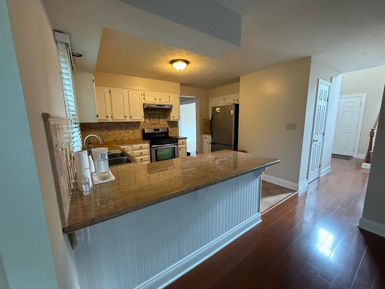 7574 Allenwood Ct - Photo 7 of 50