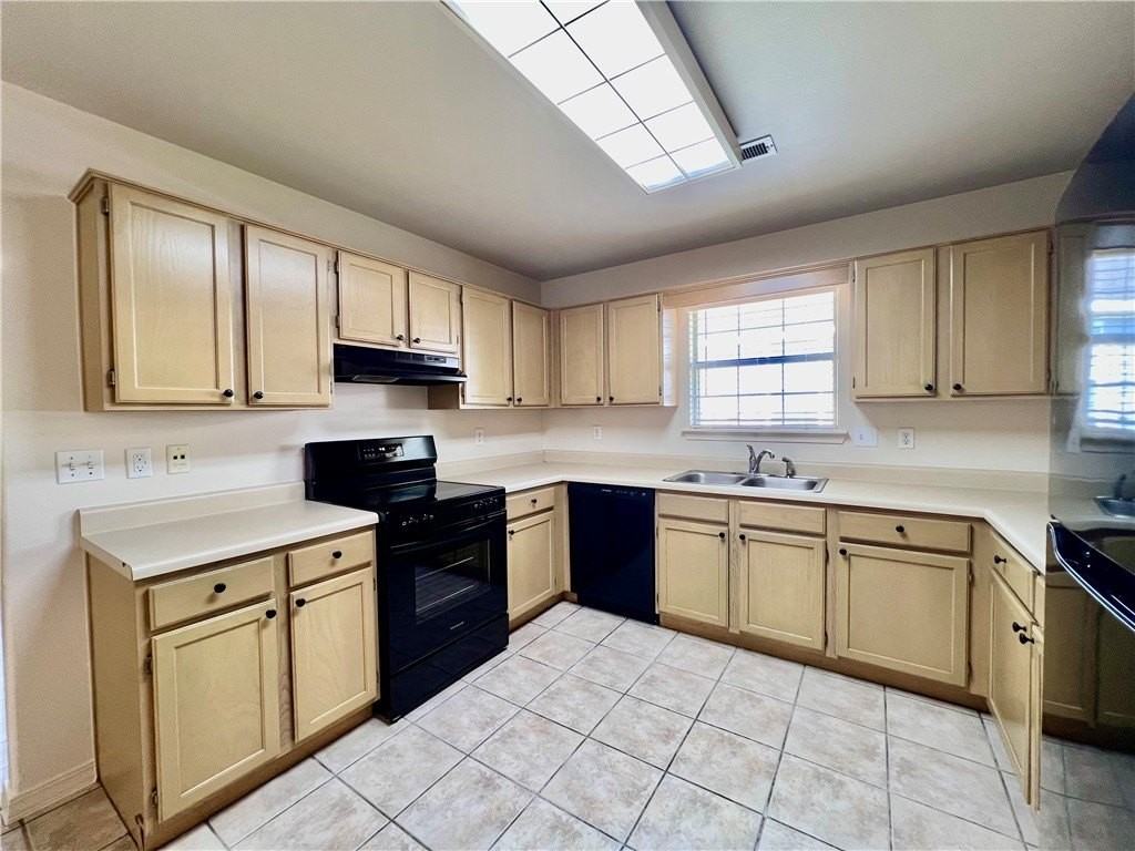 5641 W Fountain St - Photo 5 of 19