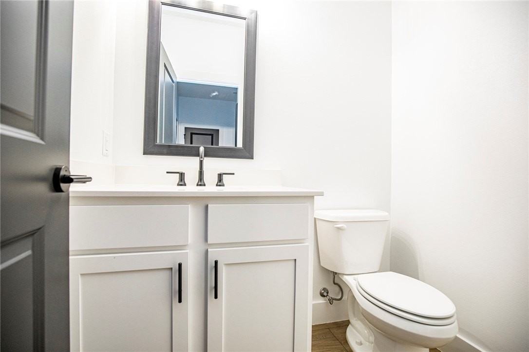 715 N Mount Olive St - Photo 3 of 24