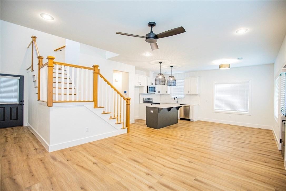 715 N Mount Olive St - Photo 4 of 24
