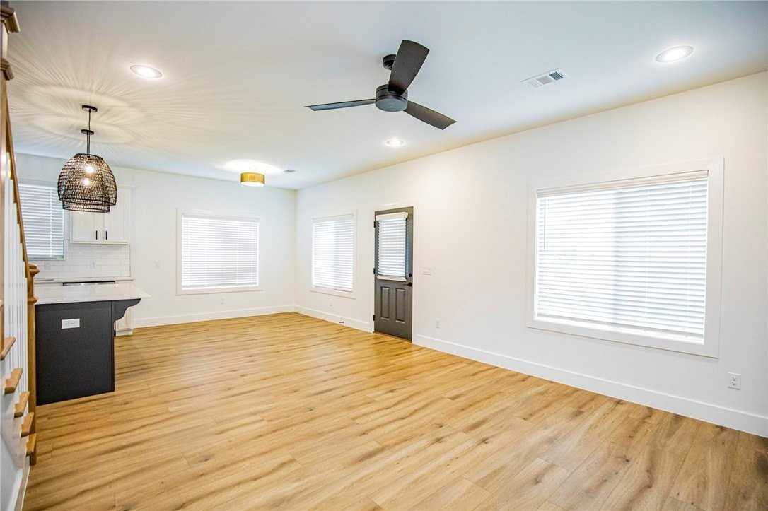 715 N Mount Olive St - Photo 6 of 24