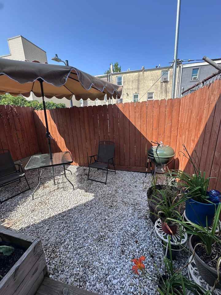 2034 E Hazzard St - Photo 3 of 20