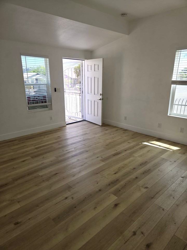 2847 Clay Ave - Photo 2 of 14