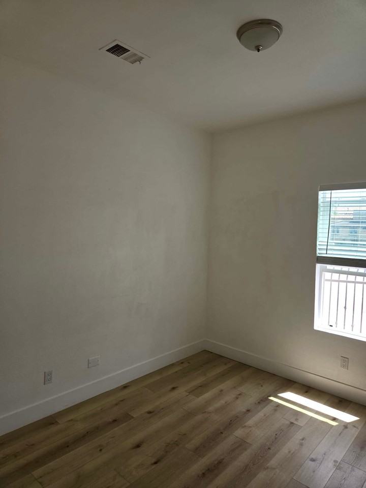 2847 Clay Ave - Photo 5 of 14