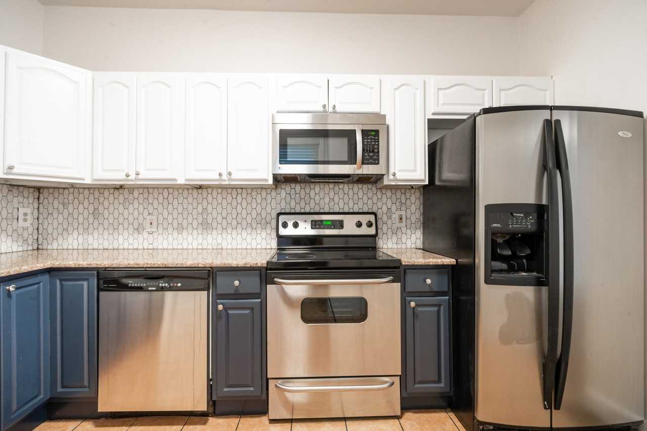 1316 N Hollywood St - Photo 3 of 18