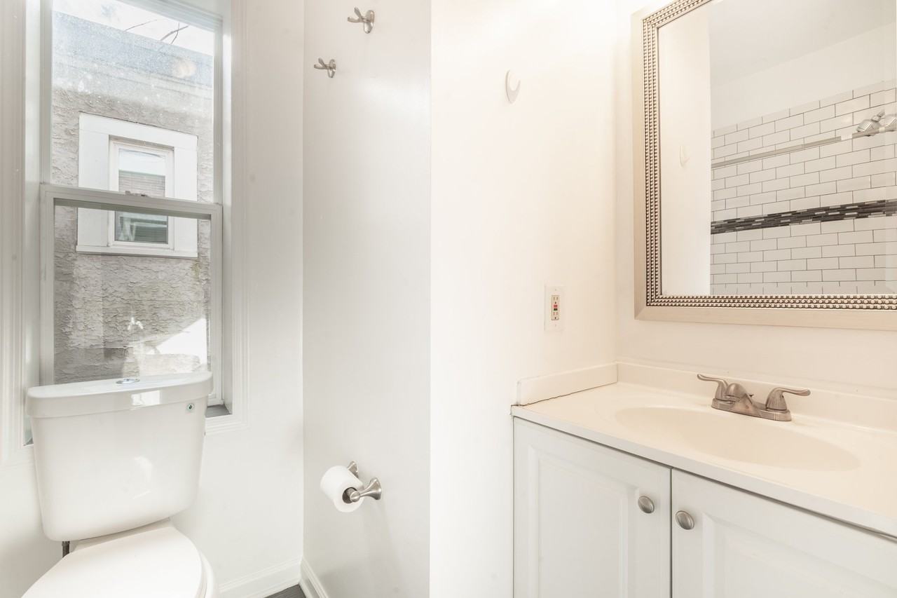 1316 N Hollywood St - Photo 4 of 18