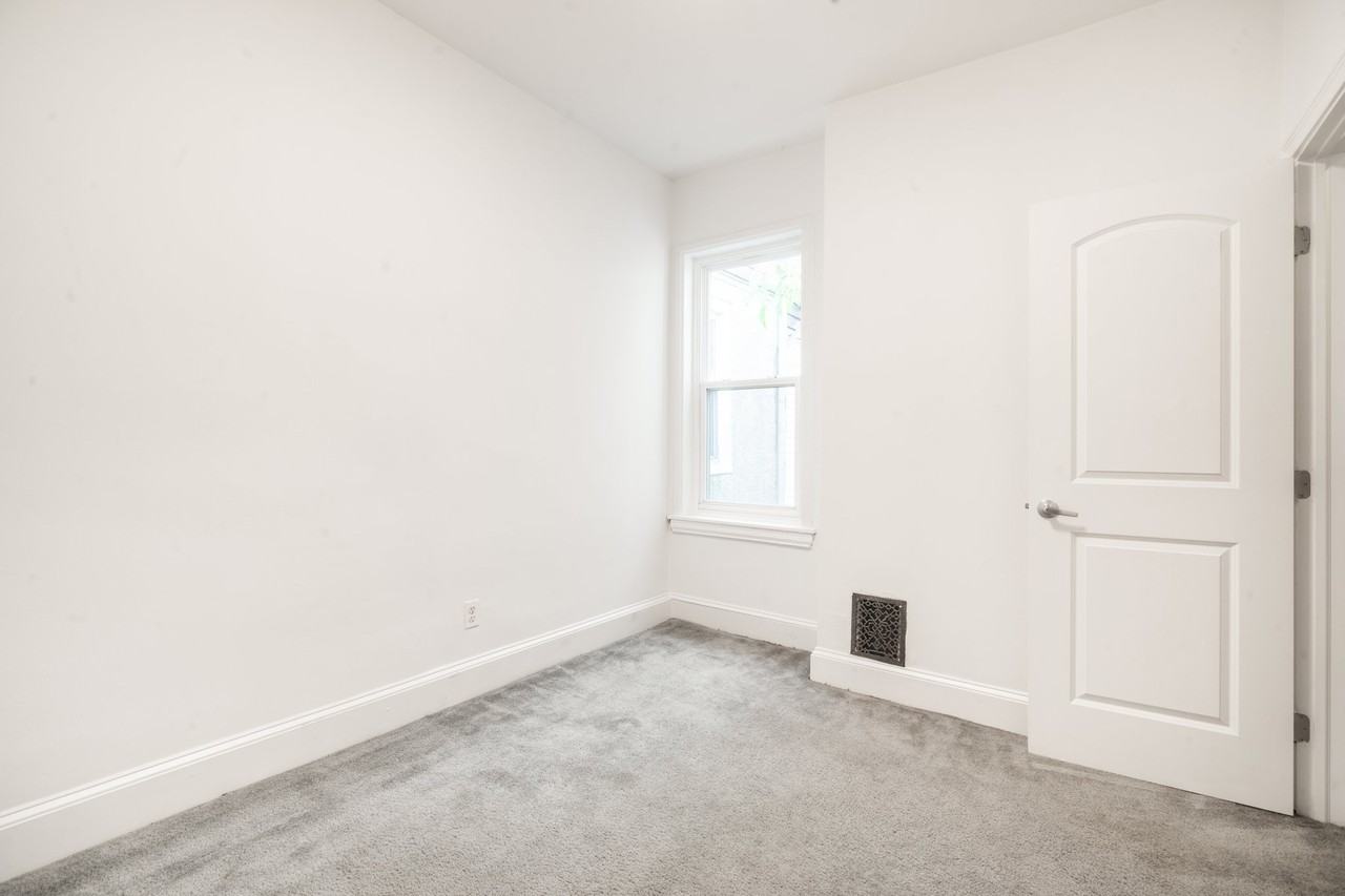 1316 N Hollywood St - Photo 5 of 18