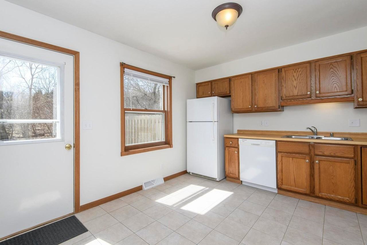 208 Applewood Ln #208 - Photo 3 of 20