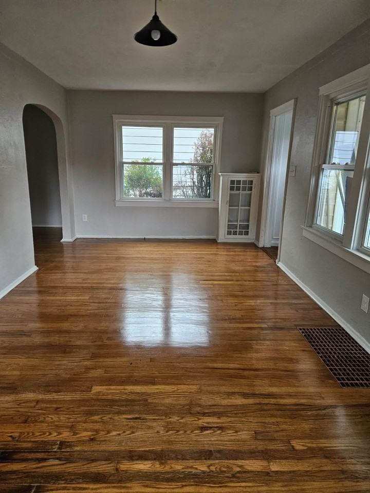 126 Colby Ave - Photo 4 of 16
