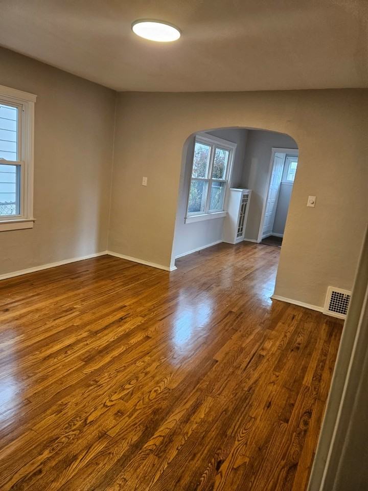 126 Colby Ave - Photo 5 of 16