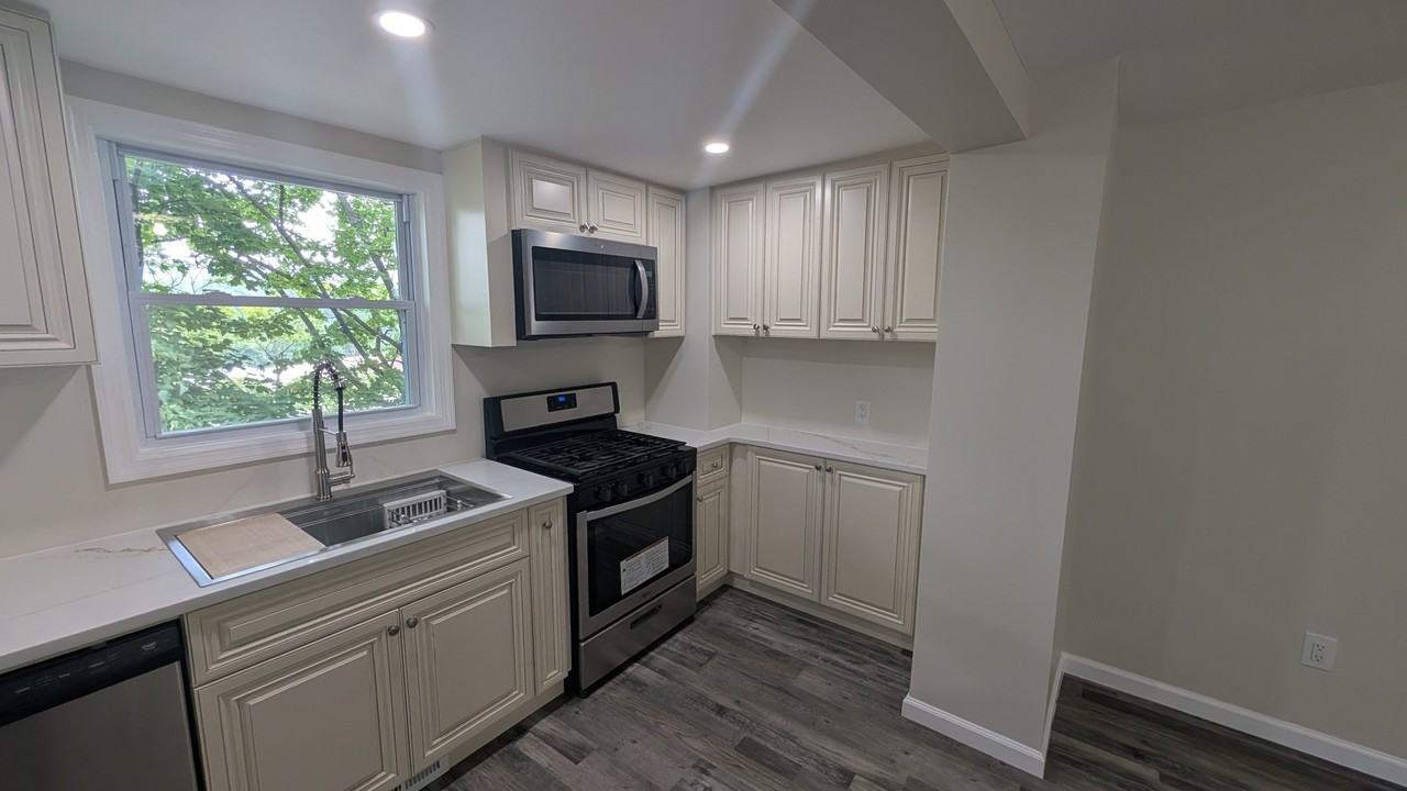 97 Morris St - Photo 3 of 17