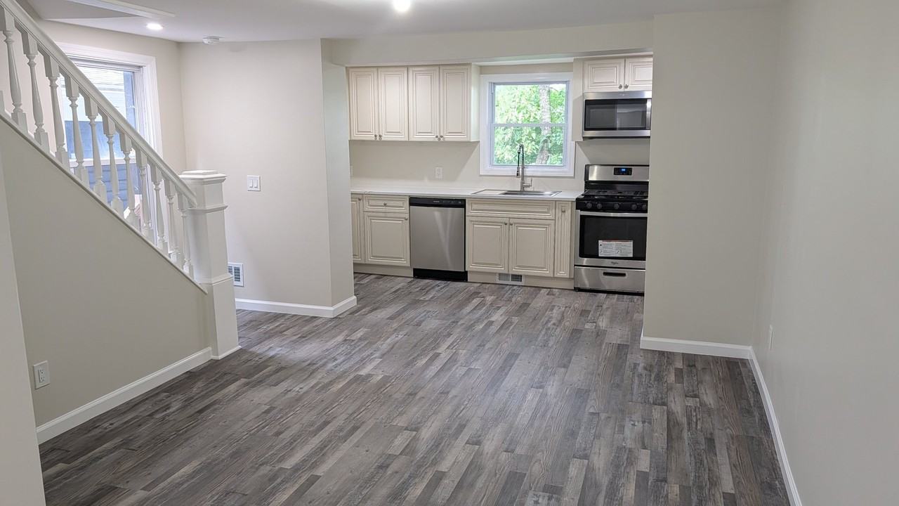 97 Morris St - Photo 4 of 17