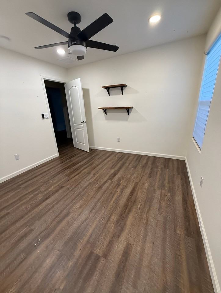 6954 E Braly Ave - Photo 3 of 6