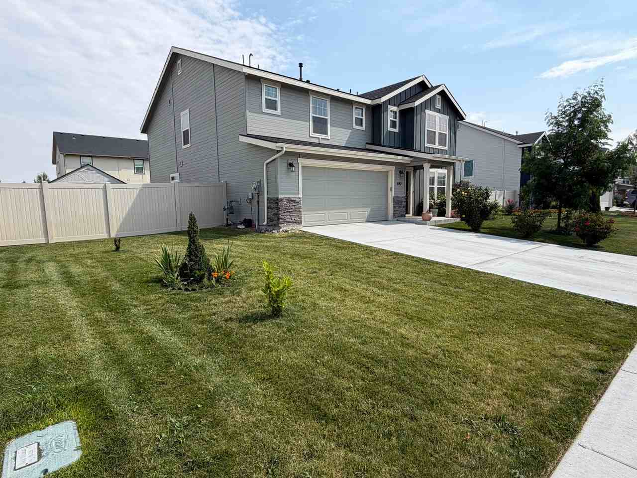 690 Sw Raelynn St - Photo 2 of 50