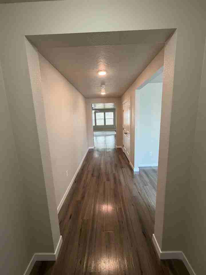 690 Sw Raelynn St - Photo 4 of 50