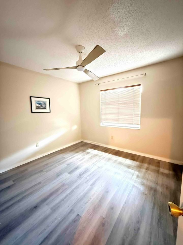 3968 105th Ave N - Photo 6 of 9