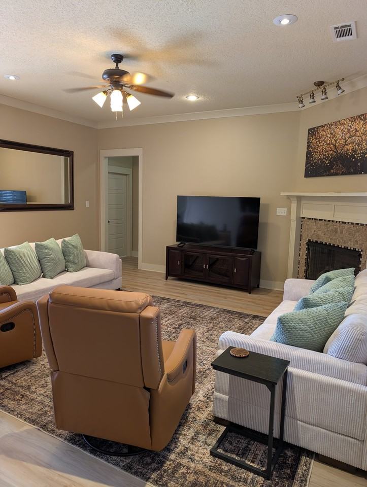 5318 Charles Ct - Photo 4 of 20