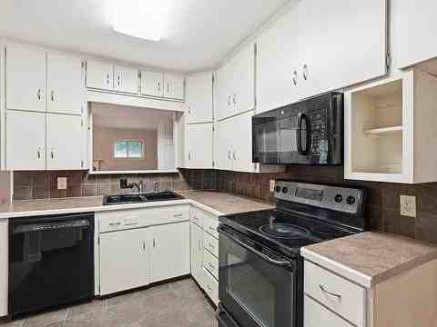 6700 Evergreen Dr - Photo 4 of 19