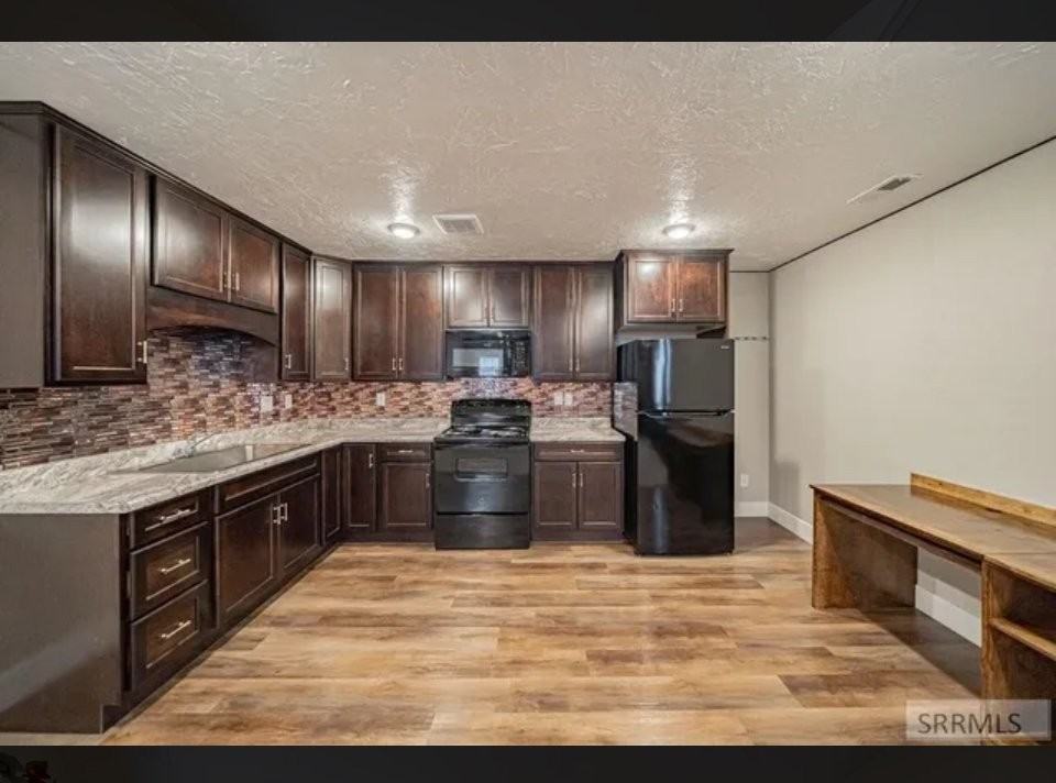 2845 E Brooklyn St - Photo 4 of 10