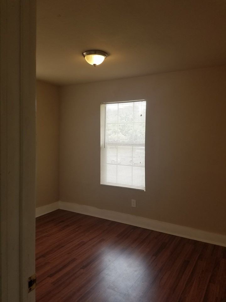 1404 N Nebraska Ave #4 - Photo 5 of 18