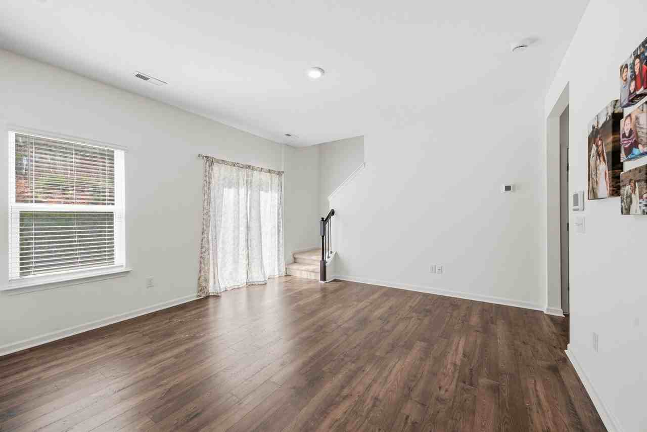 2900 Bogart Ln - Photo 6 of 18